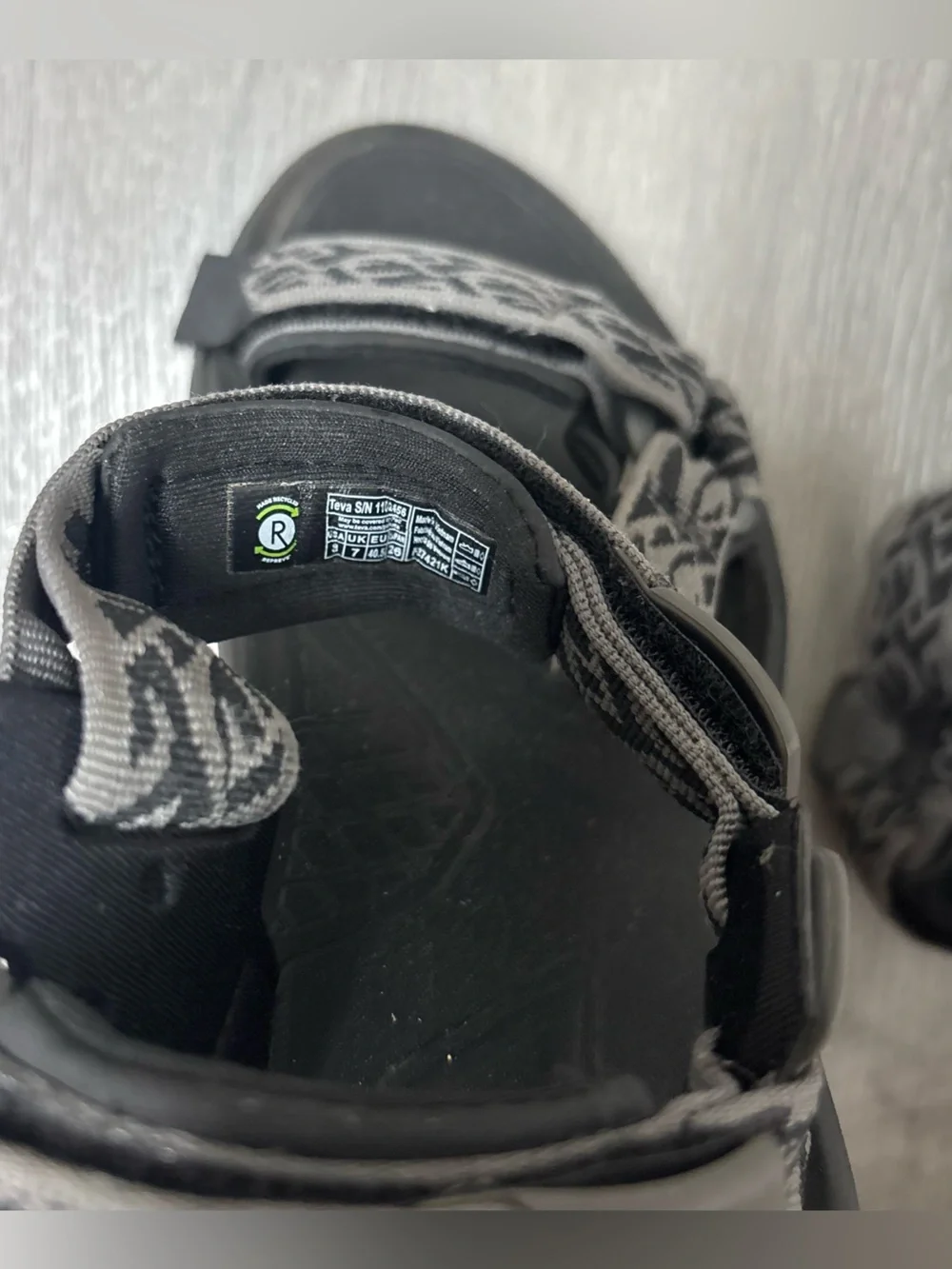 Teva Terra Fi 5 Universal Men’s Sandals Black and Gray Geometric Size 8
